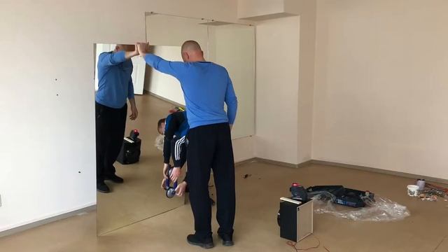 Установка зеркал в новый зал, преображение смотреть онлайн