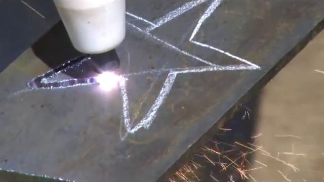Using The Luxor Industrail Equipment Plasma Cutter Cut-40D Cut-40
