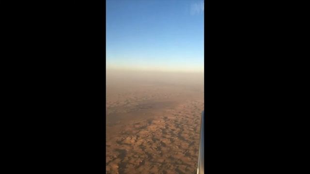 Dubai, The Pearl of the Desert. Sunset view while landing at Dubai International Airport смотреть онлайн