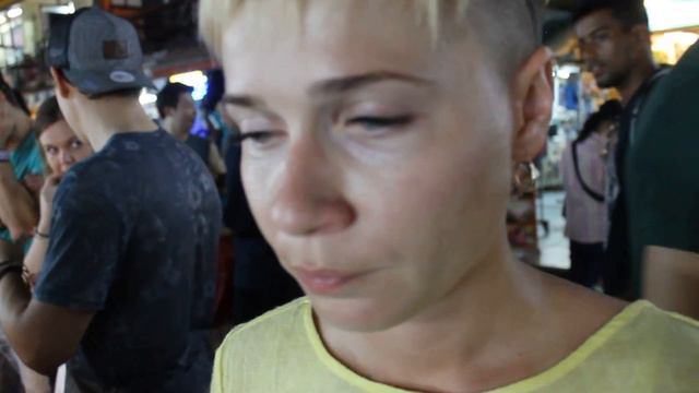 Еда в Тайланде Пробуем ЧЕРВЕЙ И ЛИЧИНОК Бангкок Какие ПАУКИ лучше на вкус? смотреть онлайн