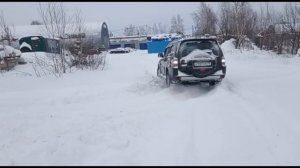 Mitsubishi Pajero 4x4 / Митсубиси Паджеро в снежном бездорожье.