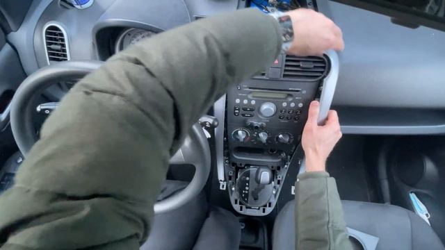 Demontage Car Radio | Opel Agila - Suzuki Splash (2007-2014) смотреть онлайн
