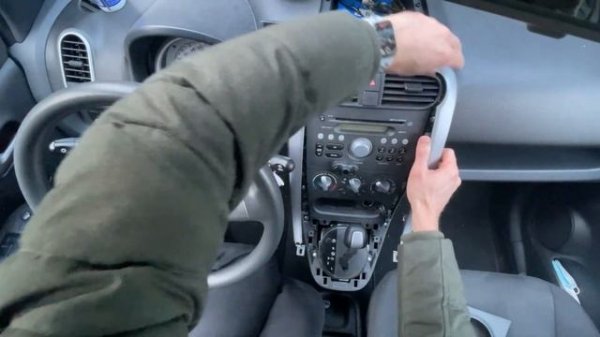 Demontage Car Radio | Opel Agila - Suzuki Splash (2007-2014)
