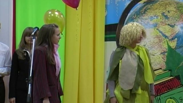 1 сентября линейка 2010 год школа 15 г. Нижневартовск (Баяндина А.В.) смотреть онлайн