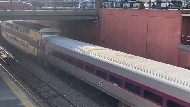 Purple MBTA Trains at Waverly Station- Surprise Train Arrives from North Station смотреть онлайн