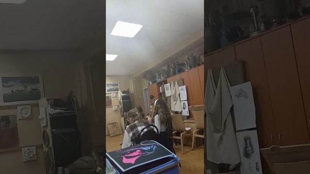 мой поход в художку(остальное не могла заснять ведь потом заряд кончился) смотреть онлайн