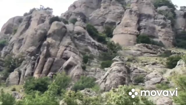 Все места съемок “Кавказской пленницы”: дом, набережная, ворота, горы, дорога, дерево, камень смотреть онлайн