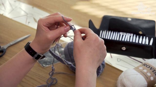 Как вязать шапку из ровницы толщины midi от ДомПряжи.рф. Вяжем шапку современную. смотреть онлайн