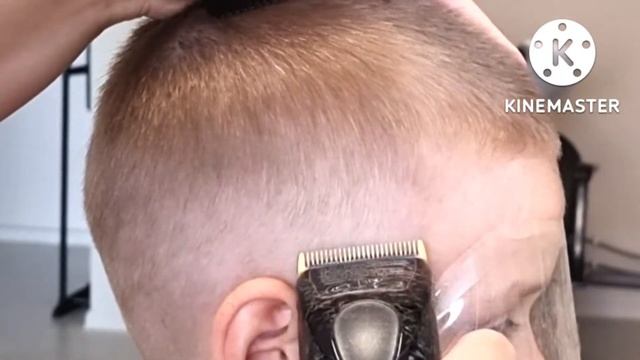 Мужская, коротка стрижка 