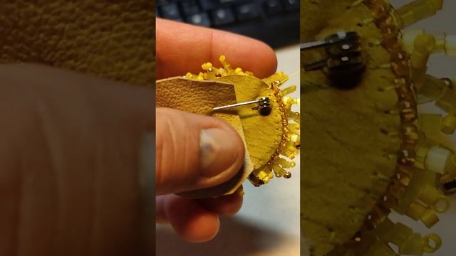 Брошь Одуванчик, часть 2: застежка и изнанка смотреть онлайн