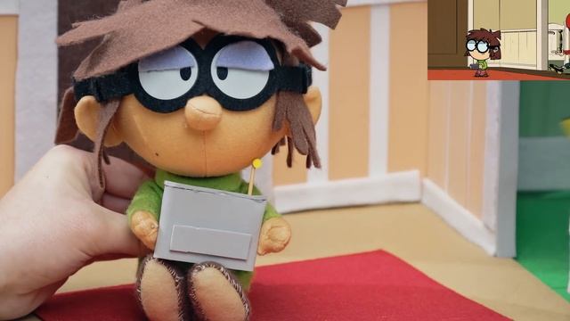 Baby Lily's Toy Won't Stop Singing! | Loud House Puppets | Toymation смотреть онлайн