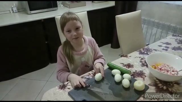 Готовим сами: Салат с крабовыми палочками с пошаговым рецептом смотреть онлайн