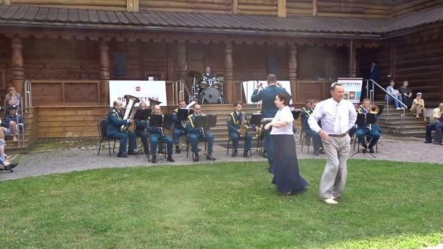 Вальс над волнами исполняет духовой оркестр пожарно-спасательного гарнизона Москвы смотреть онлайн