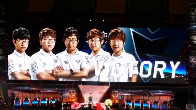 Radioactive - Imagine Dragons - 2014 League of Legends Championship Closing Ceremony (Live) смотреть онлайн