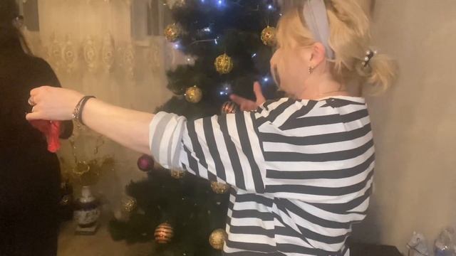 VLOG: НАРЯЖАЕМ ЁЛКУ смотреть онлайн