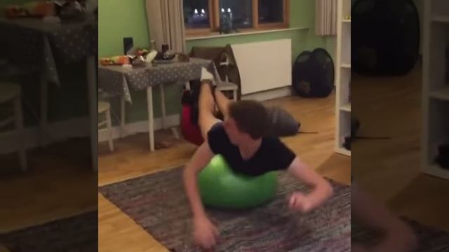 Первый день в зале на новом тренажере без тренера. смотреть онлайн