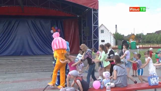 Ивье РОСТОВЫЕ КУКЛЫ. ВЫСТУПЛЕНИЕ В ИВЬЕ. Образцовый театр игры ростовых кукол смотреть онлайн
