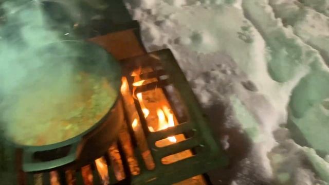 Готовим плов из курицы на мангале зимой. Рецепт смотреть онлайн