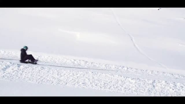 Дети катаются на санках Gismo Riders Stratos смотреть онлайн