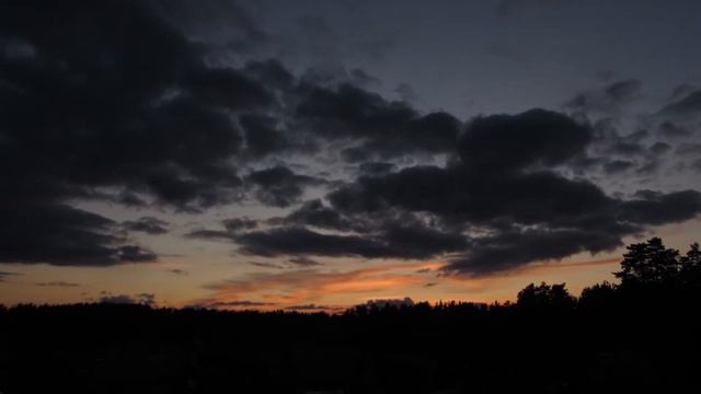 Красивый заход солнца за облаками. Таймлапс видео смотреть онлайн