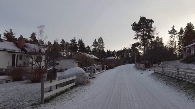 Walking in Swedish Small Town Björklinge (4K, 60fps) смотреть онлайн
