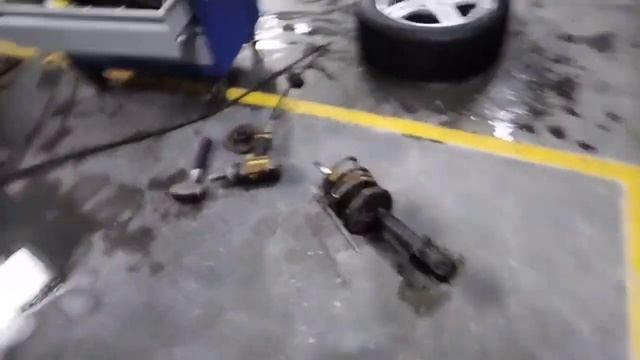 РЕМОНТ АВТО. Замена передних амортизаторов на Toyota Corsa смотреть онлайн