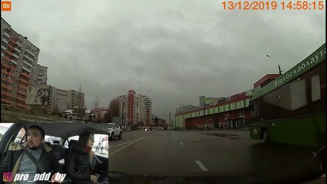 Зеленая стрелка в дополнительной секции светофора смотреть онлайн