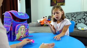 1 Сентября! Что Амелька возьмёт с собой в школу? Первый раз в Первый класс!