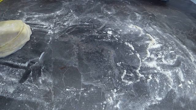 Просто хит к чаю . Слойки с изюмом ваши дети будут в восторге от этого десерта . Готовь сразу много смотреть онлайн