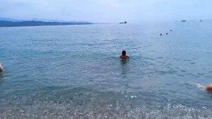 Обзор пляжа и моря в ОПК «Пицунда» рядом с корпусом «Бзыбь». Абхазия, июль 2023.