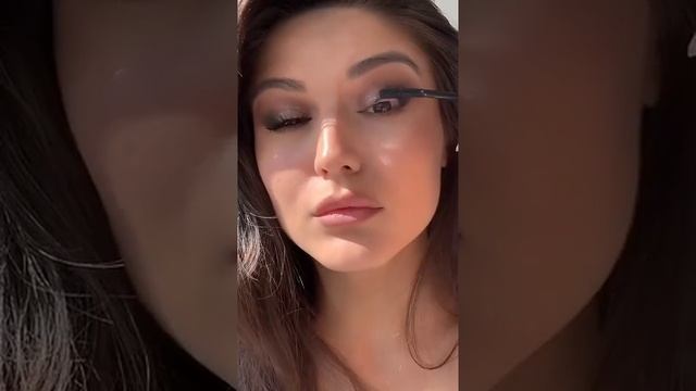 ?️объёмные ресницы—это просто. Окуните кисть туши в рассыпчатую пудру☁️ #shorts #лайфхак смотреть онлайн