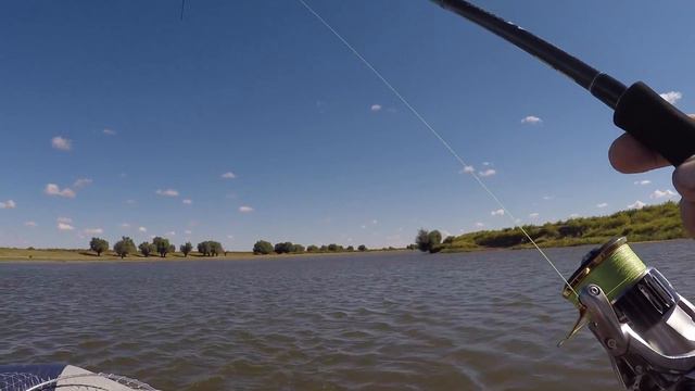 Ловля судака на джиг .Начало жора."Судак зашевелился " смотреть онлайн