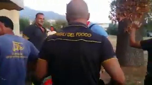 Italian firefighter saves small kitten and then cries his heart out смотреть онлайн