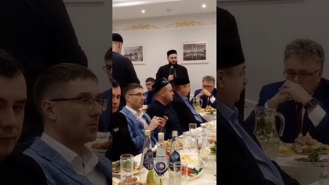 В Казани прошел медиа-ифтар в месяц Рамазан смотреть онлайн