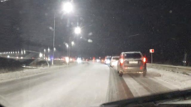 Жуткое ДТП на выезде из Челябинска в сторону п. Красное поле Сосновского района, 30.10.2023 смотреть онлайн