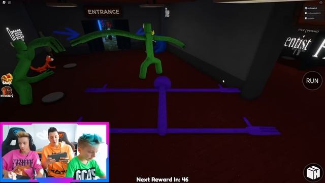 Я СИНИЙ Монстр в ROBLOX RAINBOW FRIENDS CHAPTER 2!? смотреть онлайн