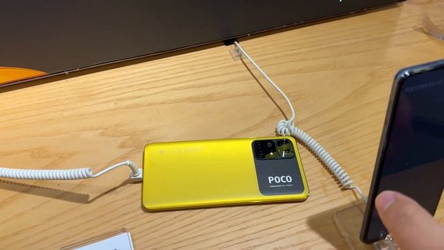 POCO M4 Pro 5G YELLOW First Look! THE ONE TO GET! ? смотреть онлайн