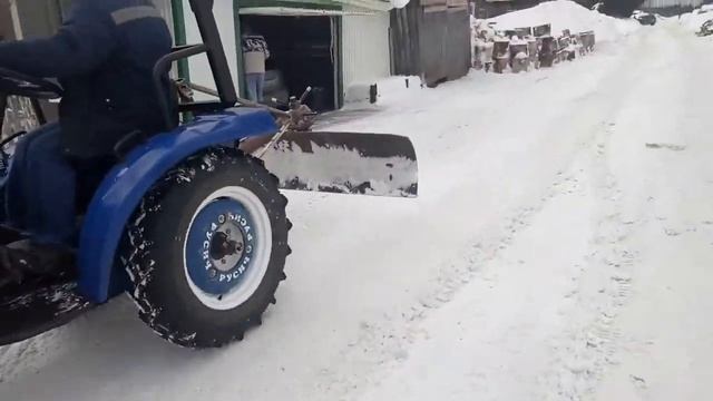 Уборка снега самодельным грейдером для минитрактора русич смотреть онлайн
