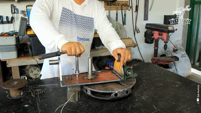 How to Make a Welding Positioner Turntable Using a Car Rim смотреть онлайн