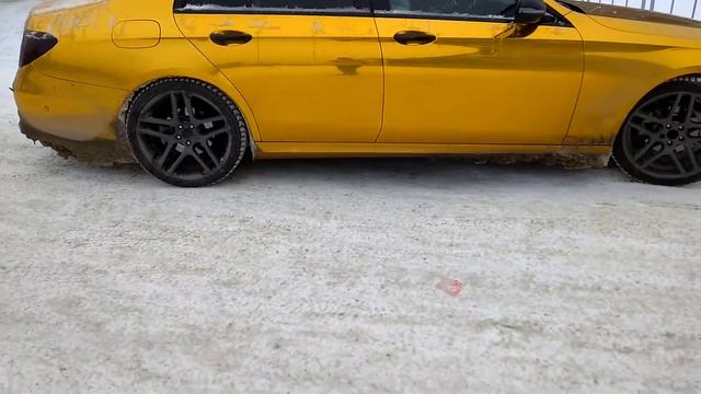 автомобиль седан mercedes e золотой смотреть онлайн