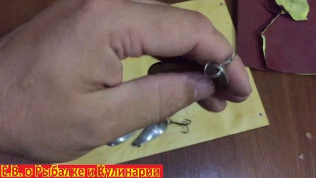 Как отполировать блесну легко и быстро.Делаем зеркальный блеск у блесны.Полируем блесну кетчупом .