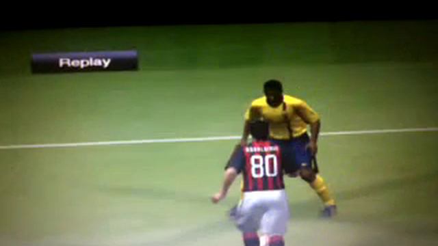 Ronaldinho skill vs yaya toure in pes 2009 смотреть онлайн