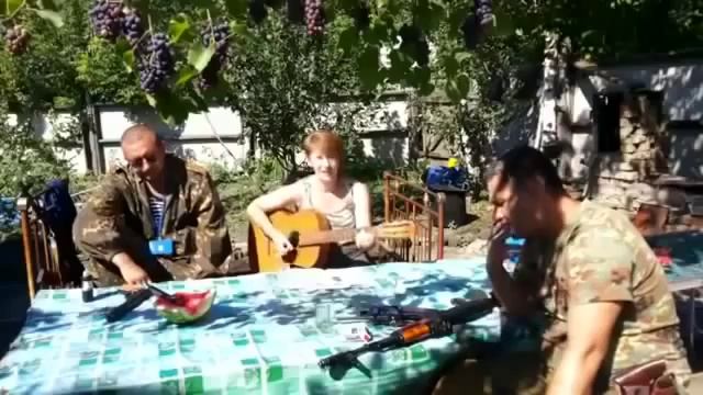 Елена Красный Луч - Эх вы черные покрышки,эх мешочки вы с песком... смотреть онлайн