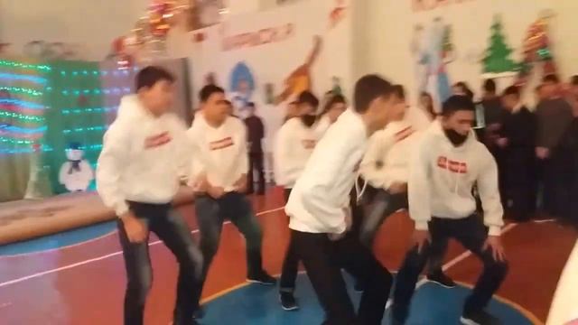 ТАНЕЦ НА ЛЮБОЙ ПРАЗДНИК.КЕРЕМЕТ БИ. HUMBLE.NO LIMITE. [DANCE PRACTICE]. НОВЫЙ ГОД смотреть онлайн