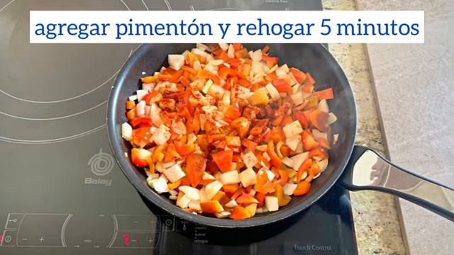 🍳 Cómo hacer SHAKSHUKA fácil - Receta Israelí de Huevos Escalfados en salsa de tomate y cebolla 💚 смотреть онлайн