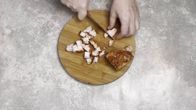 КАК ПРИГОТОВИТЬ САЛАТ С КУРИНОЙ ГРУДКОЙ ОГУРЦОМ И ЯЙЦОМ? Очень вкусный, на праздник и каждый день смотреть онлайн