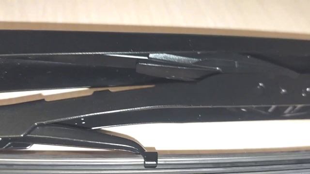 LADA GRANTA CROSS 23 Меняем заднюю щетку с новым поводком для очистки стекла дверки багажника смотреть онлайн