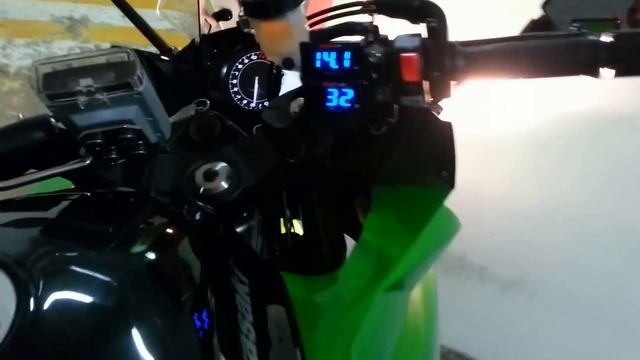 Kawasaki Z1000SX with Laser Exhaust смотреть онлайн