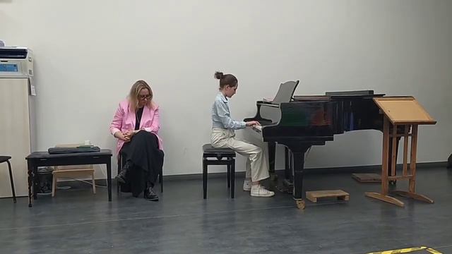 Sonya Boryatina at school piano concert / Mozart смотреть онлайн