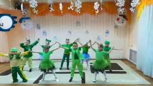 Подготовительная группа  Д/С 37  Танец "Зелененькие лунатики"